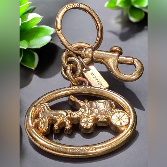 Coach Gold Tone Horse & Carriage Key Fob, Keychain Bag Charm! Fancy up your bag! - Picture 5 of 7